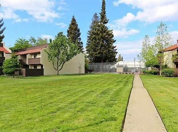 3rd image of 1001 Evelyn Terrace Eastapt #111