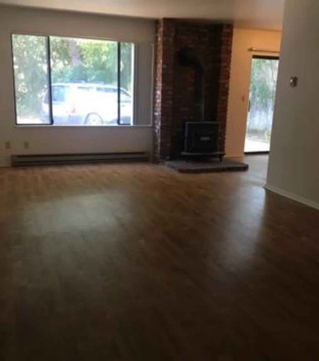 3 bed, 1.5 bath, 1150 sqft, $1,100 — Photo 2