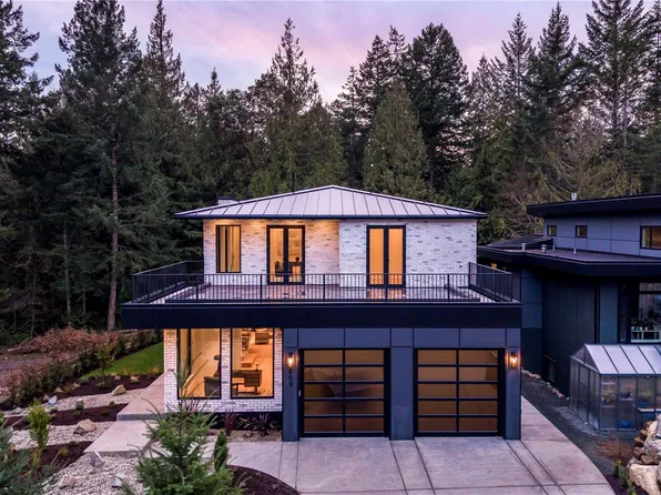 609 Medalist Ave, Colwood, BC V9C 0R7