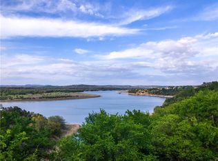 401 Coventry Rd, Spicewood, TX 78669