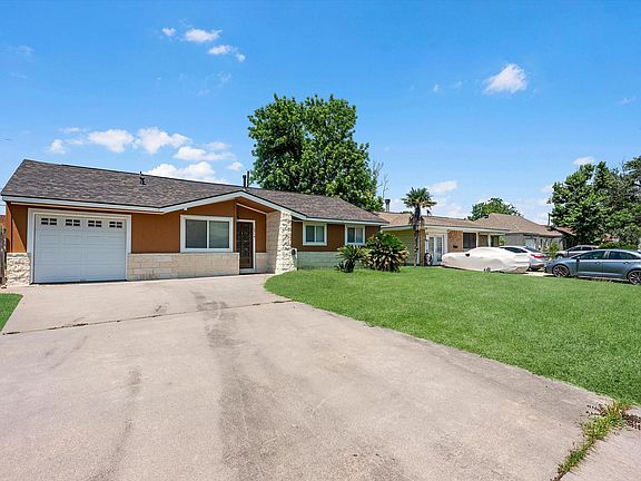 2nd image of 10319 Dunvegan Way