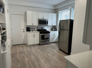 2337 W Superior St APT 1F, Chicago, IL 60612