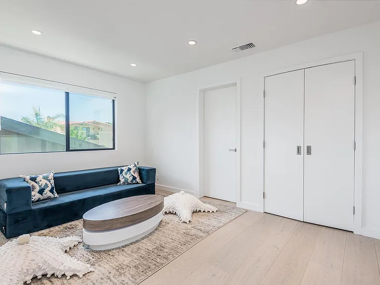Upstairs playroom with foldout queen bed