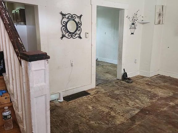 3rd image of 615 Montpelier St
