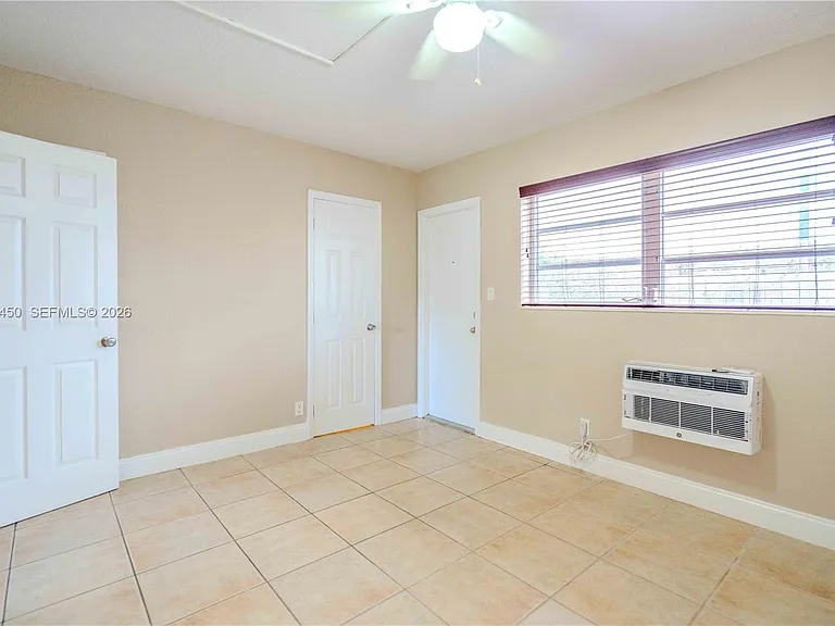 715 NE 6th St #3 — Photo 9