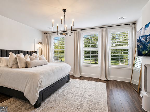 5th image of 220 Mitchell Ln