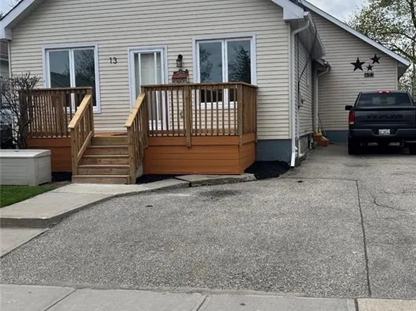 13 Stanley St, Cambridge, ON N1S 2A5