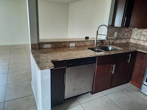 3rd image of 2050 Oleander Blvd APT 1-306