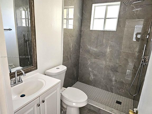 4th image of 18624 SW 100th Ave #18624