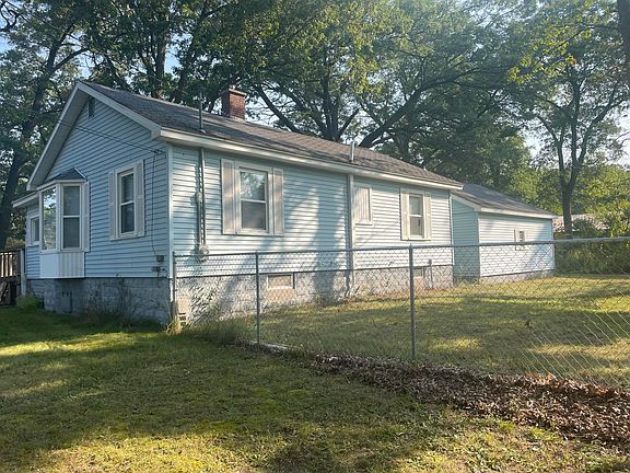 3rd image of 1066 Elliott Ave