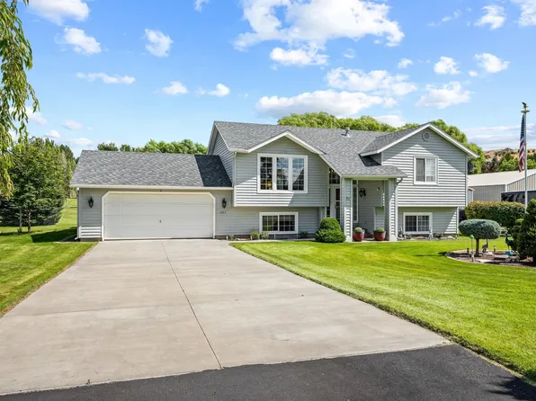 207 S Henry Rd, Greenacres, WA 99016