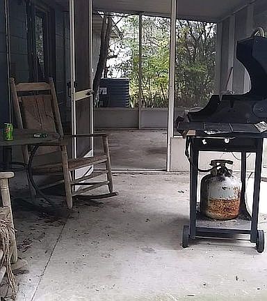 Grill area and screen back porch
