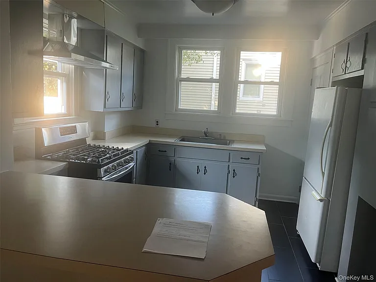 69 Hunt Ave — Photo 3