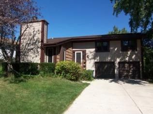 153 Greenway Dr, Bloomingdale, IL 60108