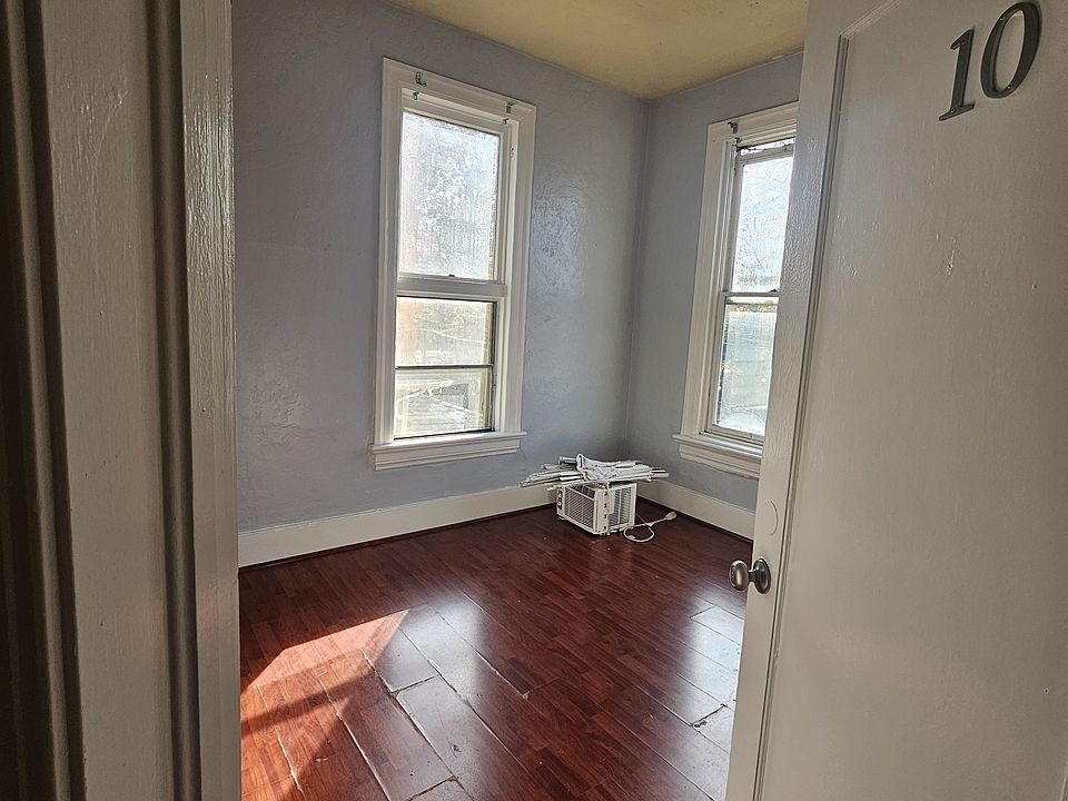 1st image of 468 S 6th St #10