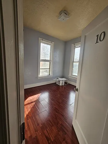 468 S 6th St Photo 1