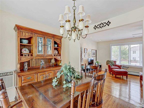 5th image of 334 Grover Ave E