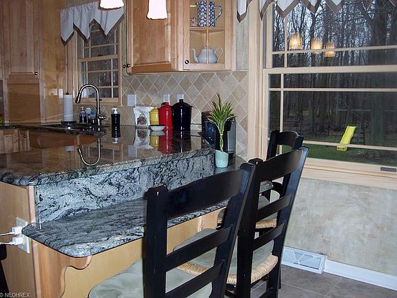 4th image of 5885 Williamsburg Dr