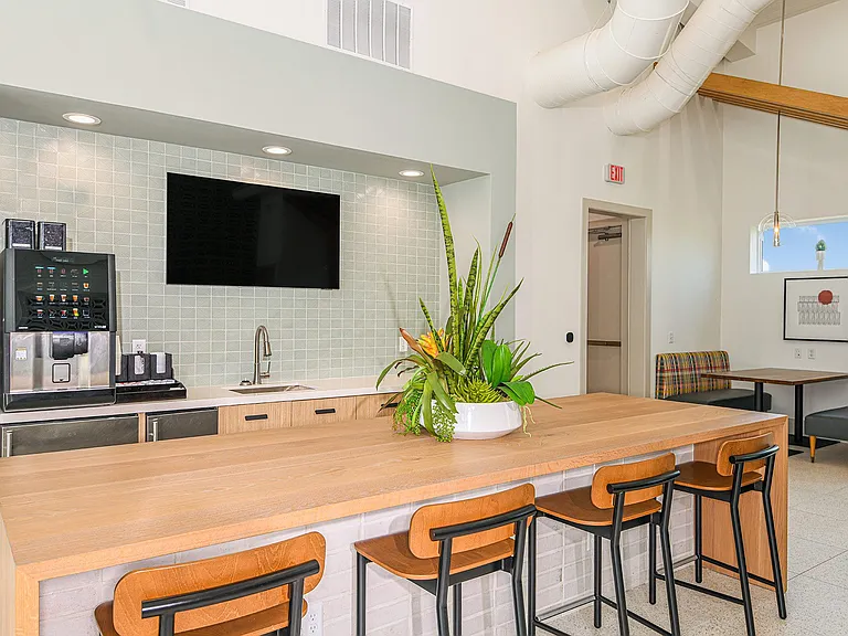 The Easton Riverview Apartments — Photo 6
