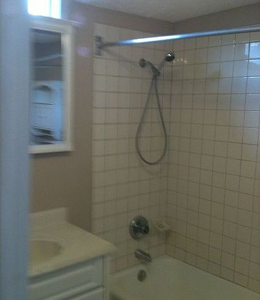 4th image of 927 Mulberry St