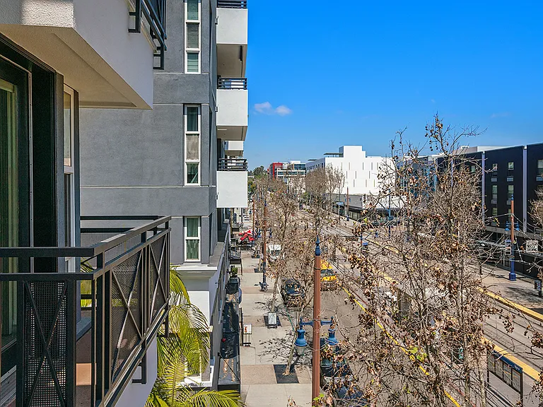 525 11th Ave #1402 — Photo 7