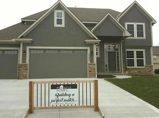 1524 Wildwood Cir, Raymore, MO 64083