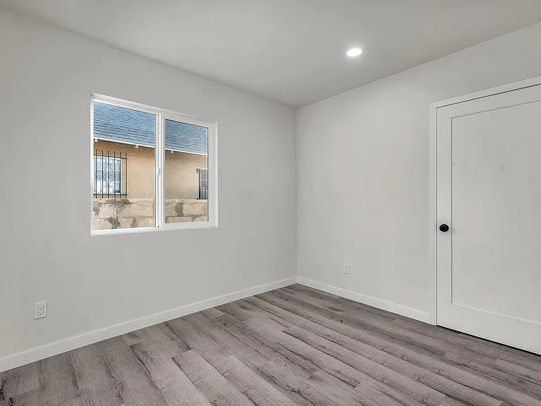 5846 Denver Ave — Photo 7