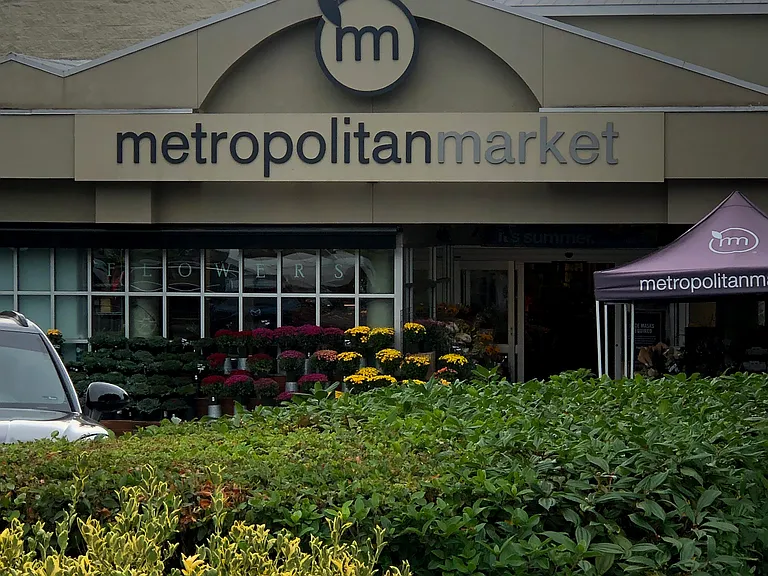 Walkable to Met Market