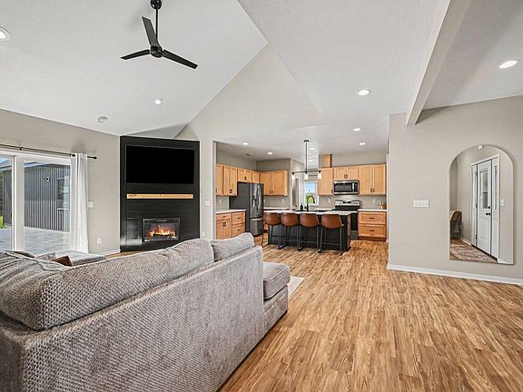 4th image of 19347 Lake Volney Cir