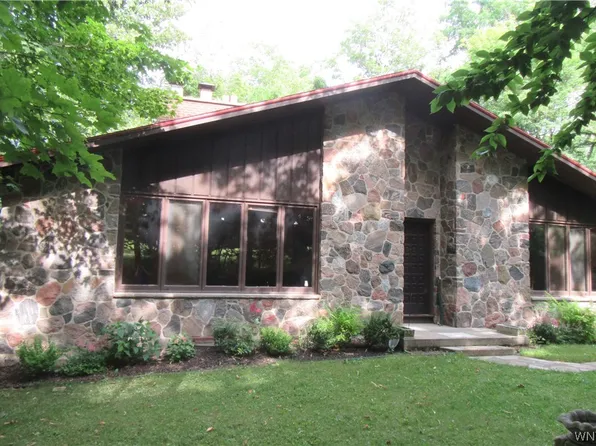 956 Underhill Rd, East Aurora, NY 14052