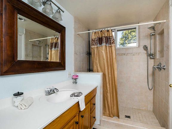 5th image of 2609 Elmira St
