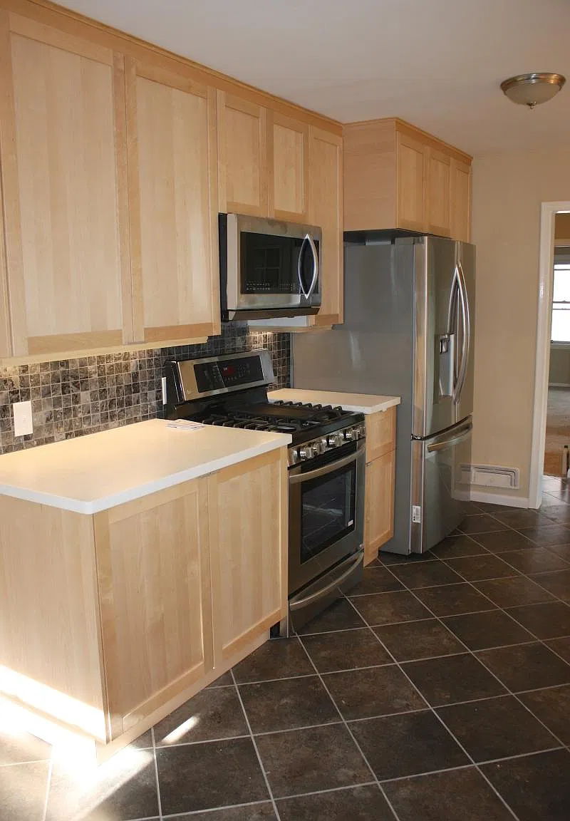 3 bed, 1.5 bath, 2412 sqft, $2,700 — Photo 3