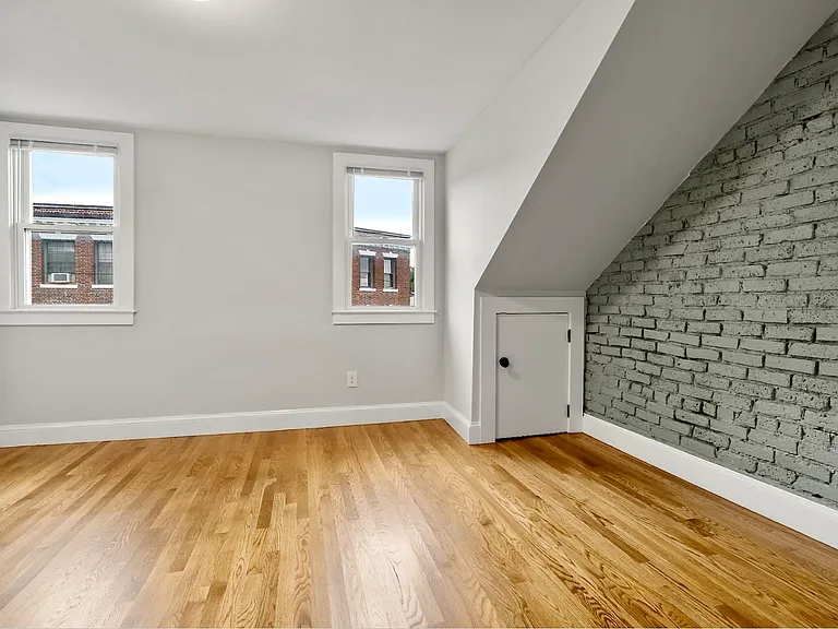 129 Sutherland Rd — Photo 18