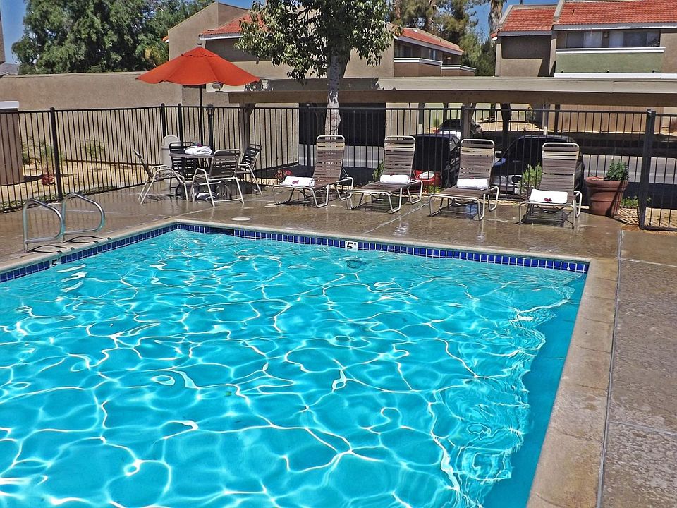 AMBERWOOD VILLAS - 2098 W Acacia Ave Hemet CA | Zillow