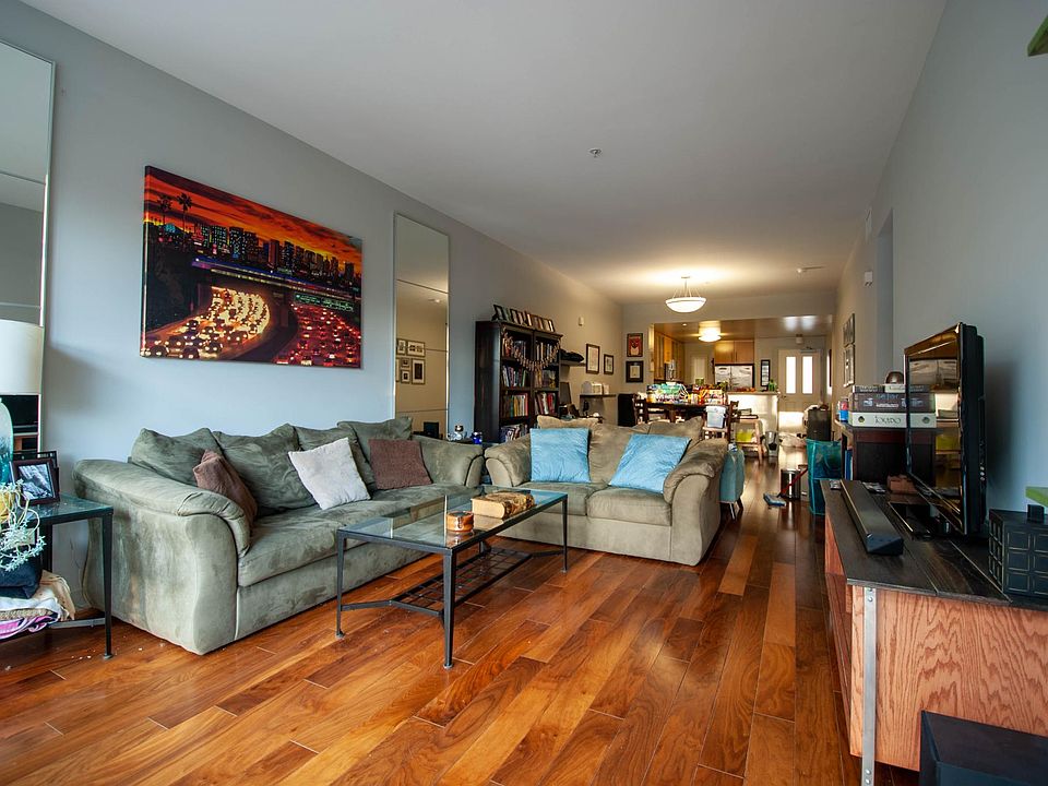 Unique open layout: kitchen with bar counter, large living area