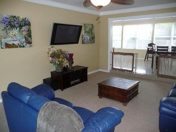 living room with crown moulding