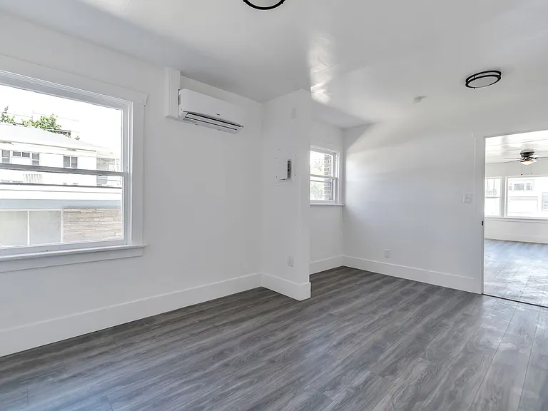 150 South Apartments — Photo 22
