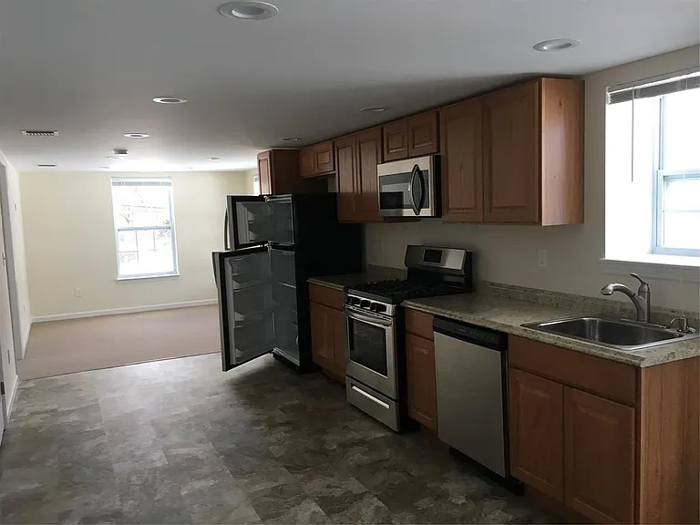 5 Macintosh Ln — Photo 2