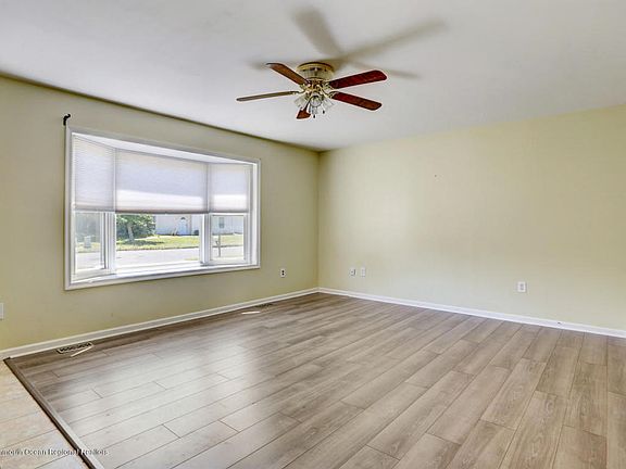 5th image of 134 Brill St