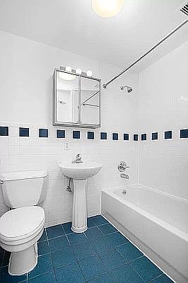 5th image of 90 Clinton St APT 4D