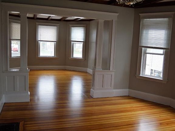 Living room/dining room