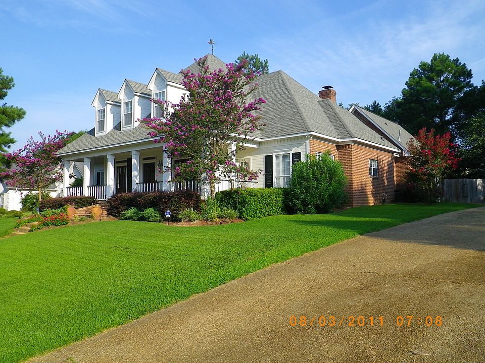 1st image of 204 Woodlands Green Dr