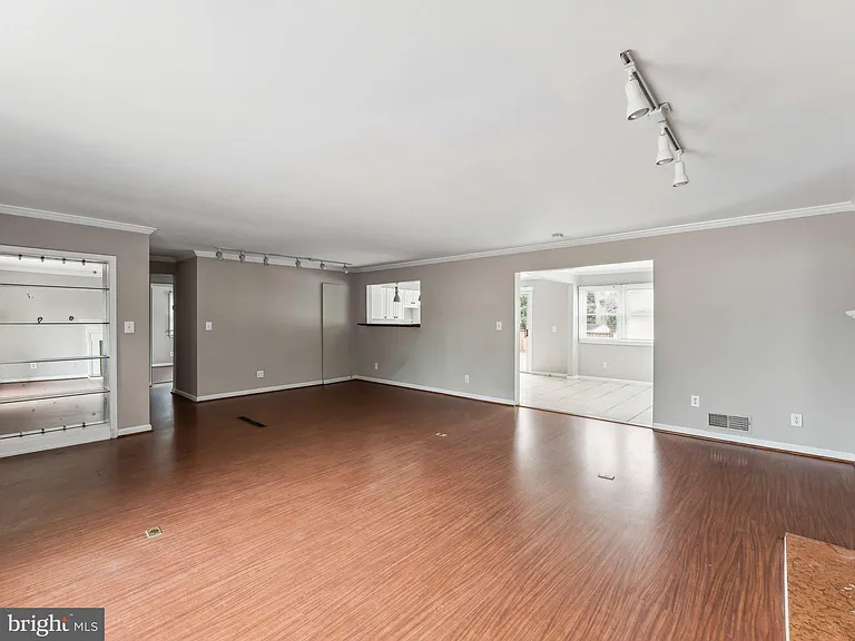 3503 Maple Ct — Photo 7