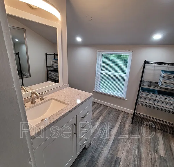816 Montague Rd #U2 — Photo 13
