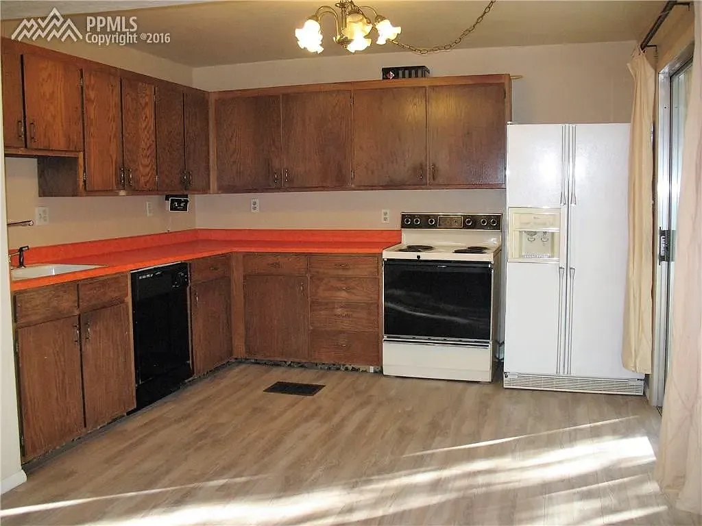 2 bed, 834 sqft, $1,600 — Photo 4