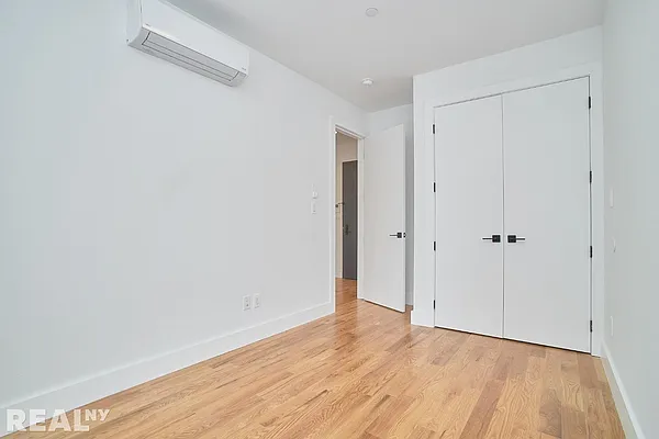 Rented by REAL New York | media 21