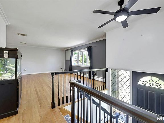 4th image of 20 Blue Hill Rd