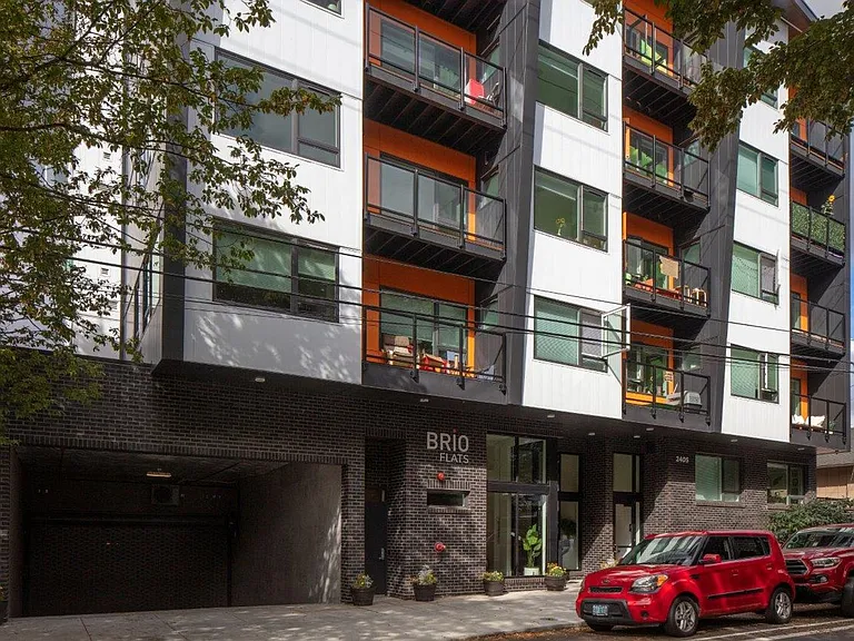 Brio Flats — Photo 28