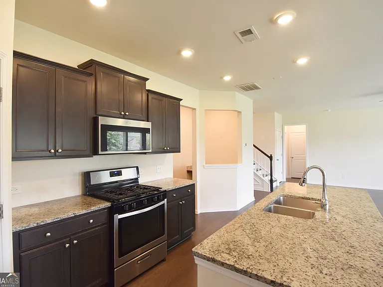 421 Southbridge Pass — Photo 20
