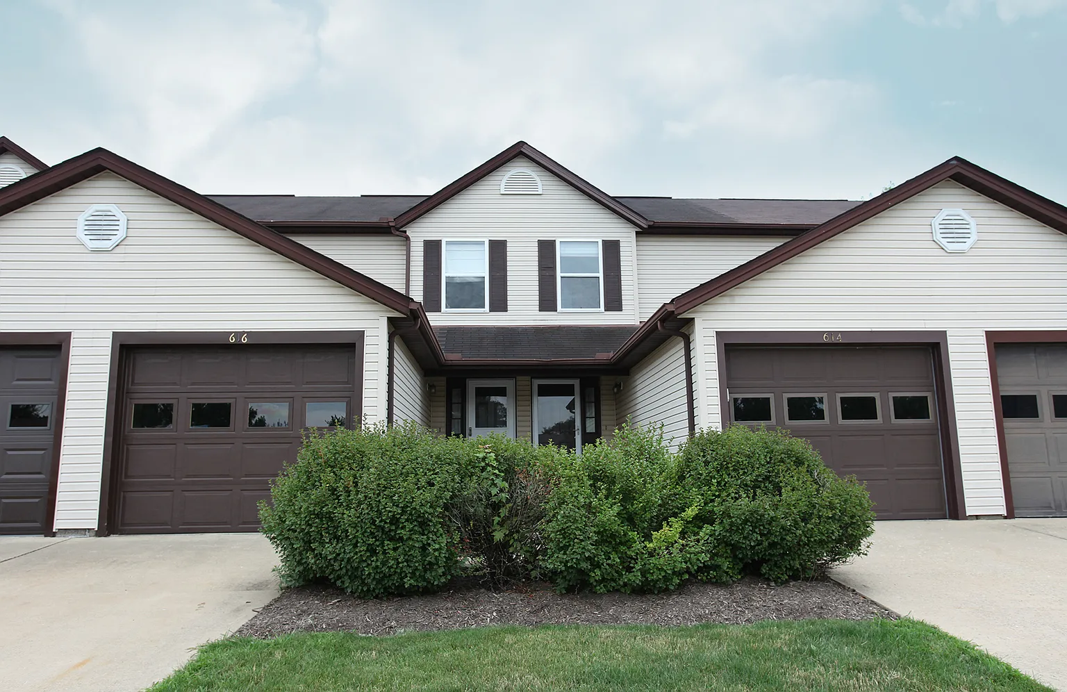 614 Topaz Ln photo 1